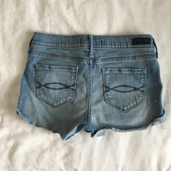 Abercrombie & Fitch light wash denim shorts - Picture 2 of 4